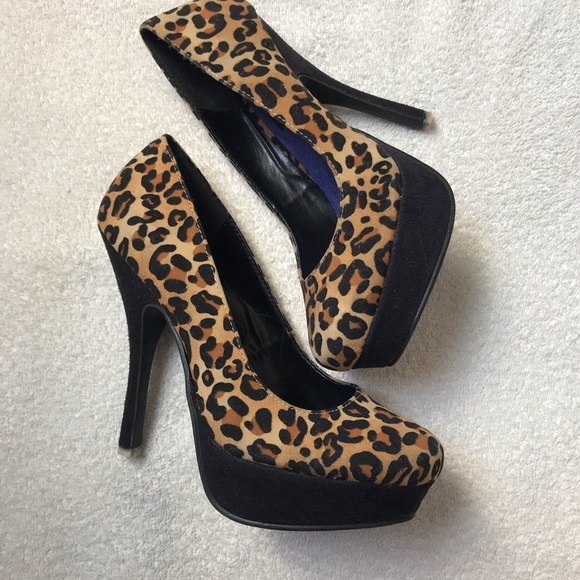 SOLDLeopard  Beige and Black High Heeled Pumps - Picture 4 of 8
